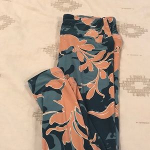Super pretty Lularoe leggings.  Never worn